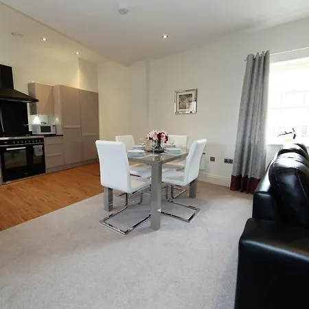 6 Hunter House -Free Onsite Parking *